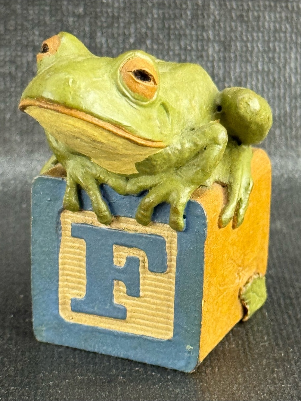 Vintage Cairn Studios Animal Alphabet F For Frog Figurine Tim Wolfe 1994 USA